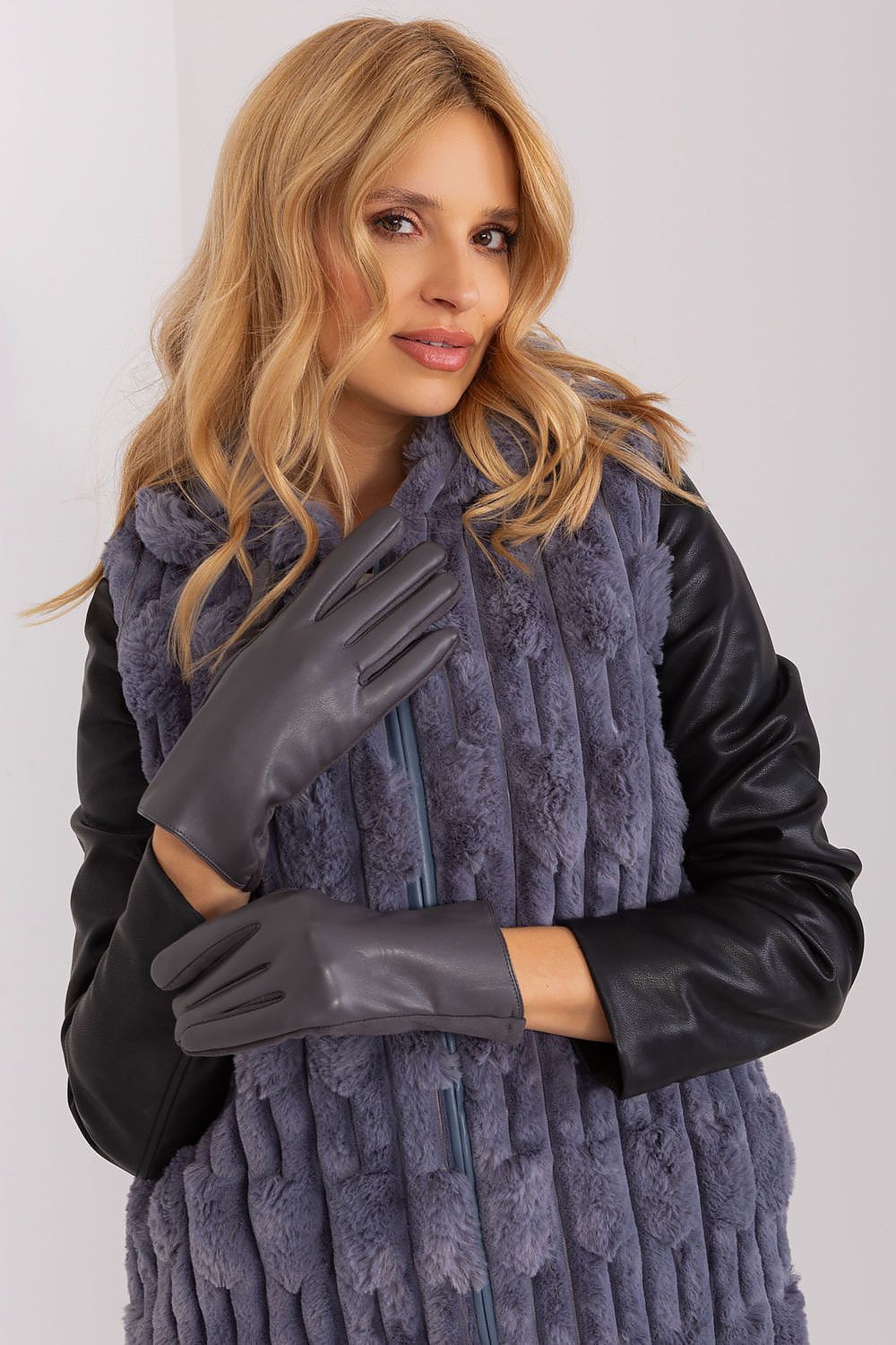 Gloves model 191084 AT