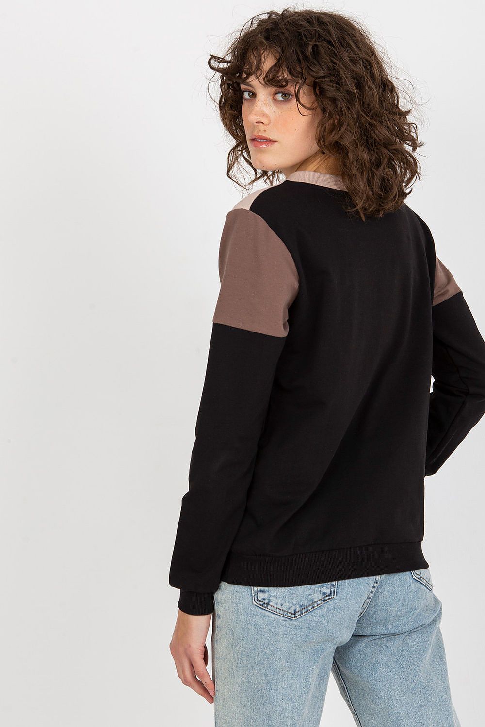 Sweatshirt model 175202 Relevance