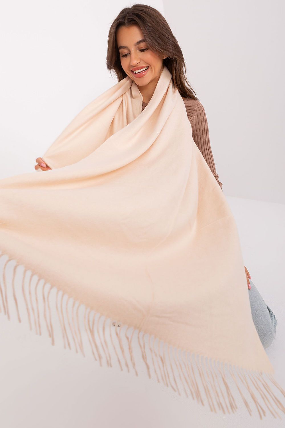 Shawl model 187617 AT