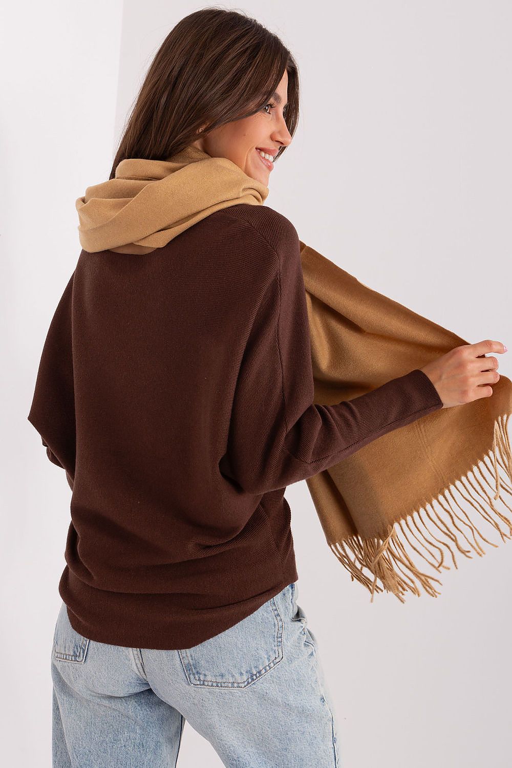 Shawl model 187617 AT