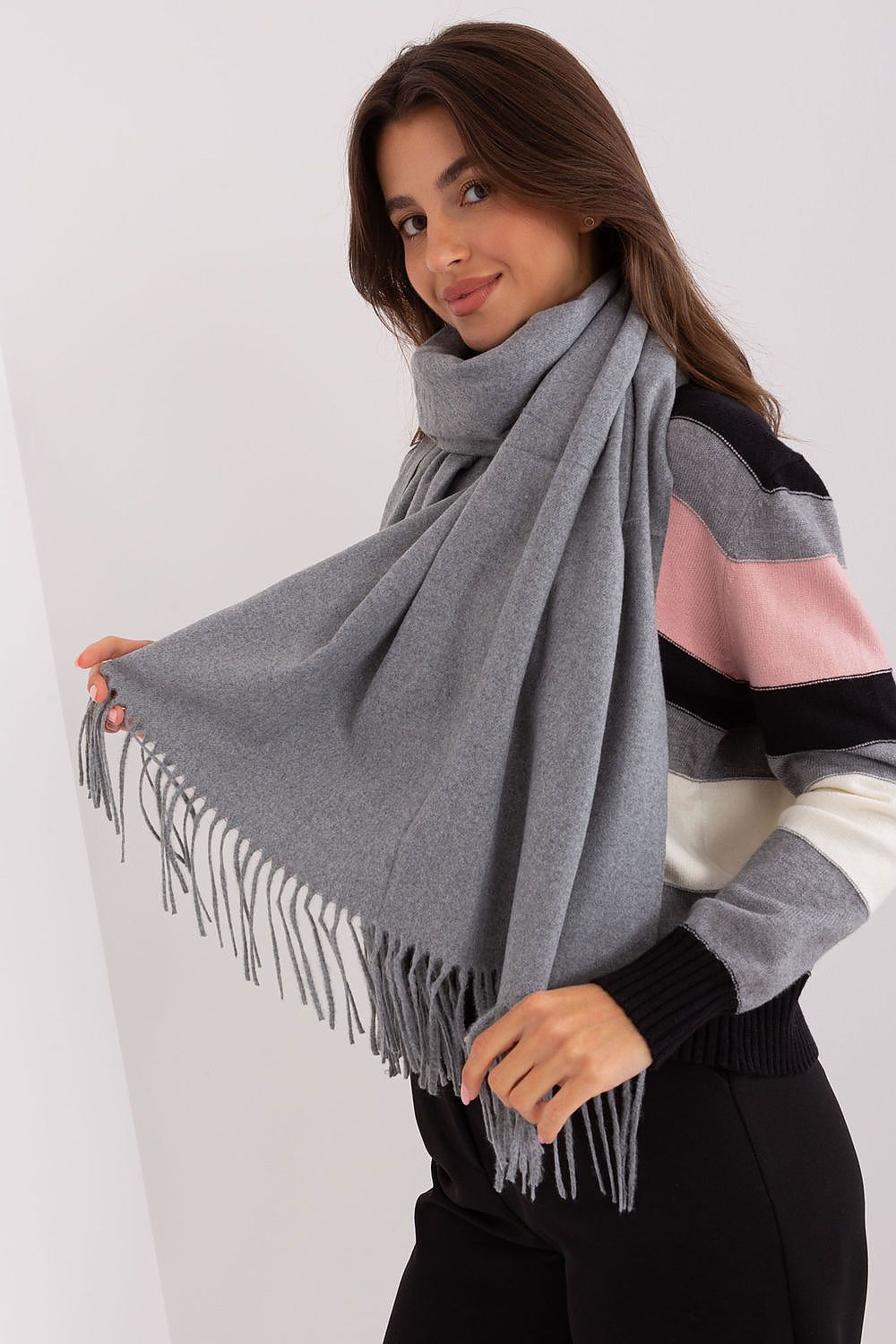 Shawl model 187617 AT